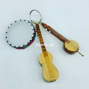Необычный деревянный брелок "Тар, каманча и гавал"