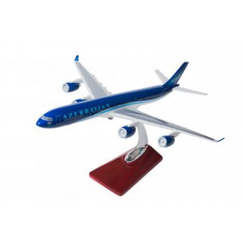 Сувенирная модель самолета AZAL 